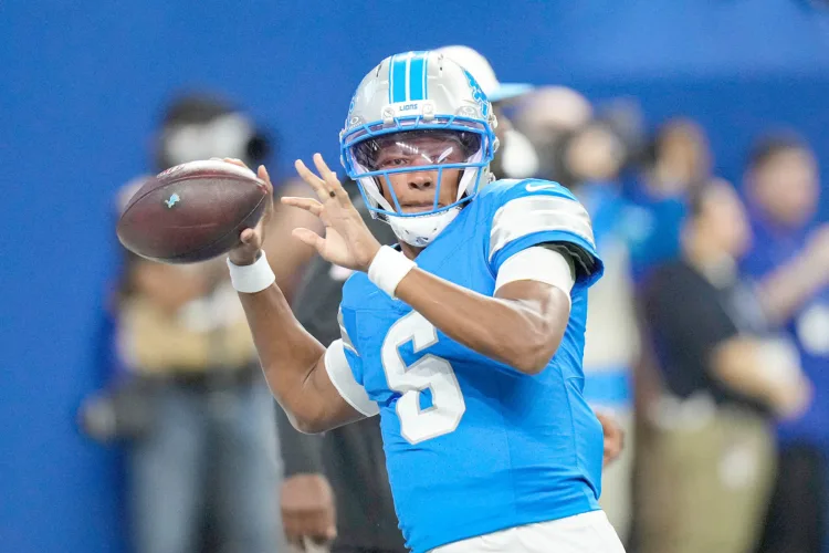 Dobbs makes case to be Goff's backup with 3 TDs over Colts